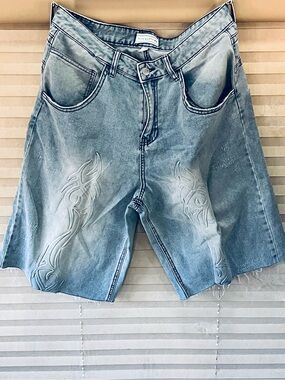 Men's Light Wash Embroidered Denim Jean Shorts